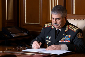 Azerbaijani defense minister offers condolences to Iranian side