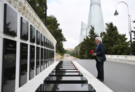 Member of European Parliament pays tribute to Azerbaijani martyrs