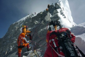 Everest crowds: The world`s highest traffic jam