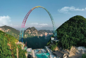  World's tallest swing officially opens to thrillseekers in China -  NO COMMENT  