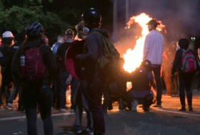   Police fire tear gas & rubber bullets at protesters in Portland-   NO COMMENT    
