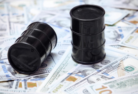 Azerbaijani oil price slightly drops 