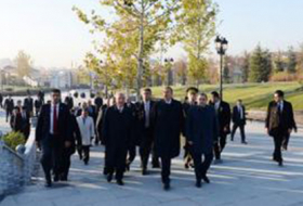 Ilham Aliyev familiarizes with Heydar Aliyev Park in Ankara