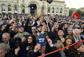 Opposition holds rally in Republic Square in Yerevan