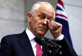 Malcolm Turnbull: PM battles cabinet rebellion over leadership