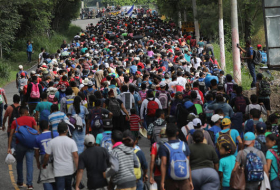 Thousands of caravan migrants take shelter in southern Mexico