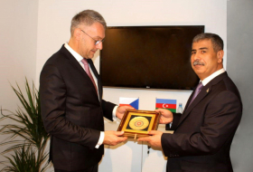 Azerbaijan Defense Minister meets with his Czech counterpart