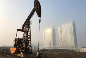 Azerbaijani oil prices keep decreasing