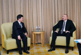  Azerbaijani president meets chairman of ZTE Corporation in Beijing 