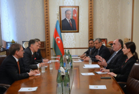  Azerbaijan, US discuss bilateral relations 
