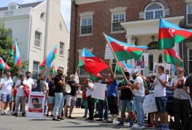   Azerbaijanis in U.S. stage protest against Armenian military provocations -   PHOTO    