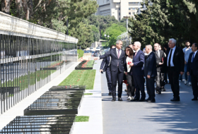Turkish delegation visits Alley of Honors, Alley of Martyrs and 