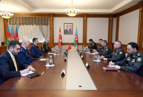   Azerbaijani defense minister meets with Turkish delegation  
