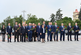 Speaker of Azerbaijan’s Milli Majlis visits Victory Monument in Minsk