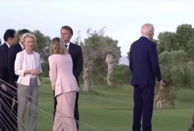  Biden wanders away at G7 summit before being pulled back by Italian PM  