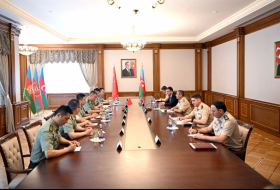   Azerbaijani defense minister meets with Chinese military delegation   