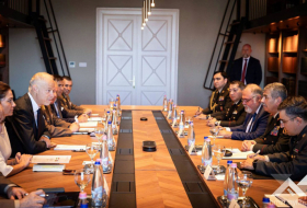 Azerbaijan Defense Minister meets with Hungarian counterpart in Budapest