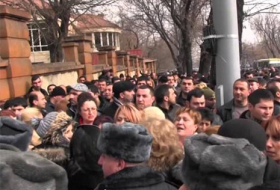  Parents of deceased Armenian soldiers stage protest outside Presidential Administration of Armenia 