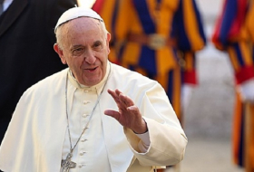 Pope Francis to take 12 Syrian refugees to the Vatican after Lesbos visit - VIDEO