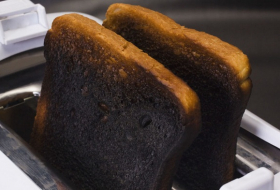 Eating burnt toast `may increase cancer risk`