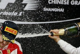 Lewis Hamilton battles back as Rosberg win Chinese Grand Prix.