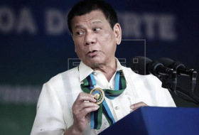 Philippine president Duterte flips off president Obama—again 