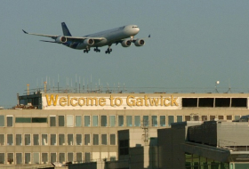 Gatwick runway closed after 