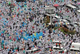 Thousands of Indonesian muslims rally against Christian governor in Jakarta