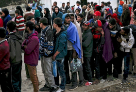 Greek migration minister calls for creation of small refugee centers on islands 