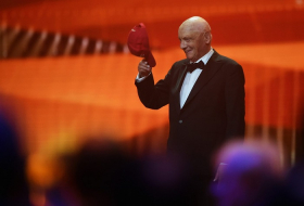 Lauda wins Laureus lifetime achievement award