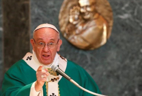 Pope decries `populist rhetoric` fuelling fear of immigrants 