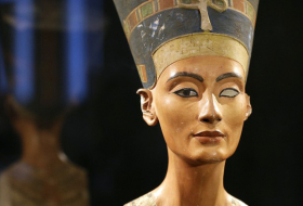 Have Egyptologists found Nefertiti`s long-lost tomb?
