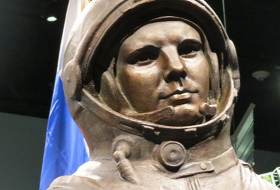 Gagarin bust unveiled at Smithsonian Air & Space Museum 