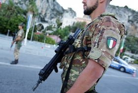 Italian police detain three French citizens armed with knifes on border 