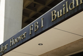 FBI closes in on several CIA contractors in Wikileaks disclosure investigation