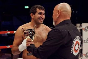 Azerbaijani kickboxer knocks out Armenian rival