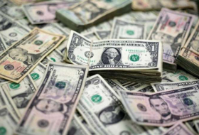 Dollar dips as markets assess Syria risk, losses limited  