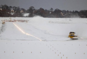 Hundreds of flights cancelled after snow shuts down Dublin airport - NO COMMENT