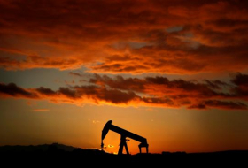 Oil prices mixed after edging up from two-week lows; set for weekly drop