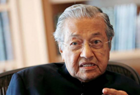 Malaysia's former leader set to become world's oldest PM at 92