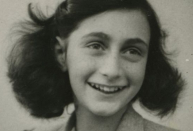 Anne Frank's 'dirty jokes' found in hidden diary pages