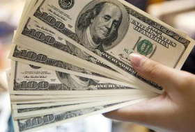 Sale of US dollars to banks by SOFAZ down