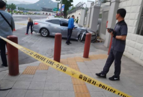 Car rams into gates of US Embassy in Seoul 'by asylum seeker from North Korea'
