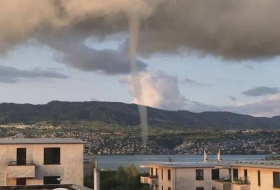Waterspout spotted on Lake Zurich, Switzerland