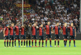 Genoa fans stay silent to honour victims of bridge collapse