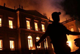 Brazil's 200-year-old national museum hit by huge fire - PHOTOS
