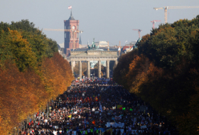Massive protest against right-wing surge hits Berlin 