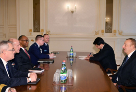 President Ilham Aliyev receives delegation led by commander of U.S. Transportation Command