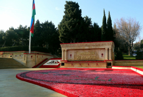   Azerbaijani Defense Ministry personnel visit Alley of Martyrs  