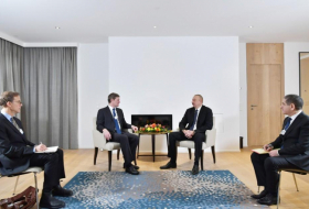  Azerbaijani President meets with Visa president in Davos 